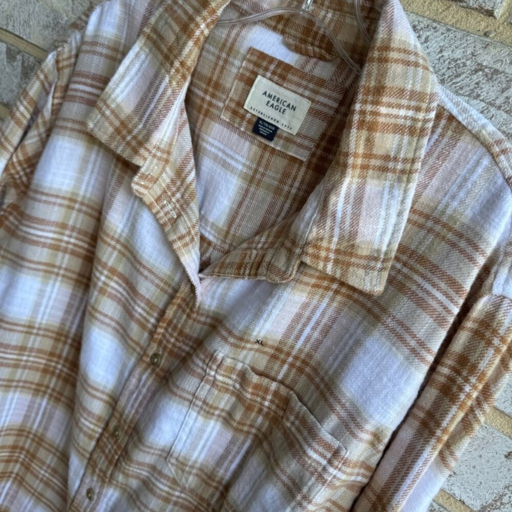 Women's Plaid Button-Up Shirt - Picture 5 of 7